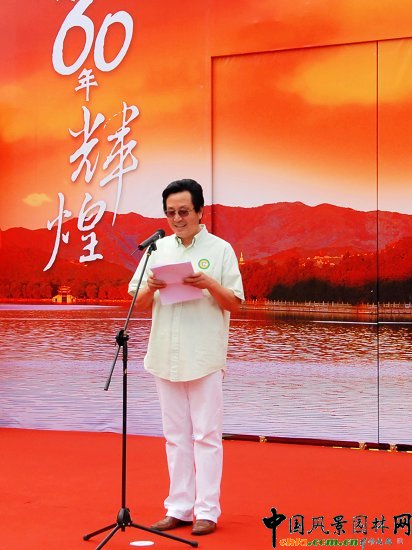 北京市公園綠地協(xié)會(huì )秘書(shū)長(cháng)景長(cháng)順介紹活動(dòng)內容