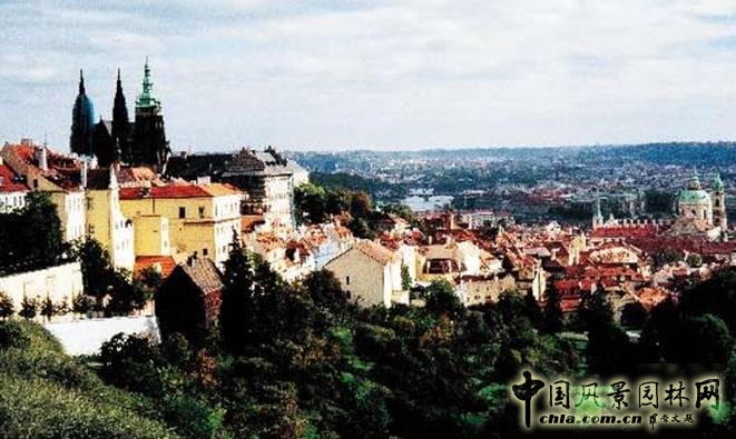 劉秀晨 綠色的云 風(fēng)景園林 雕塑 布拉格 中國風(fēng)景園林網(wǎng)