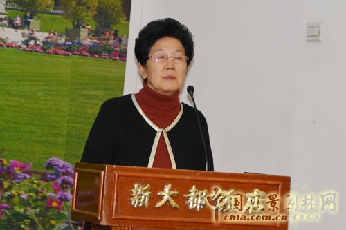 研討會(huì )主持中國風(fēng)景園林學(xué)會(huì )原副理事長(cháng)、北京市園林局原副局長(cháng)張樹(shù)林