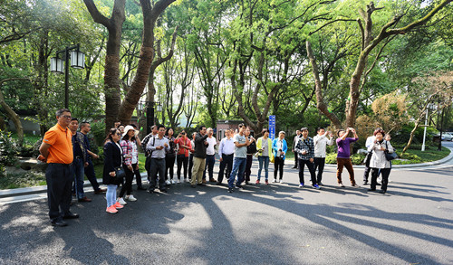 深入企業(yè)共話(huà)園林發(fā)展——風(fēng)景園林部落一行參觀(guān)考察西湖山莊項目