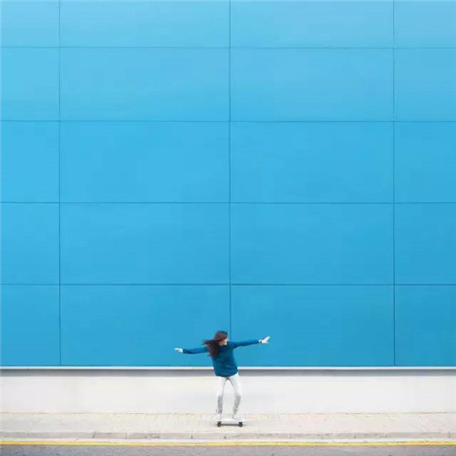 西班牙小情侶把全球景點(diǎn)玩出小情調