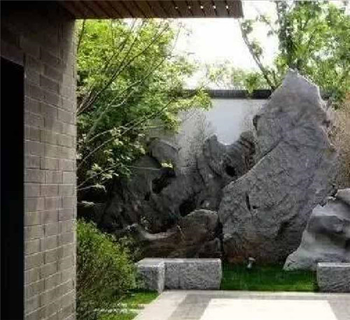 自然園林中的景觀(guān)置石