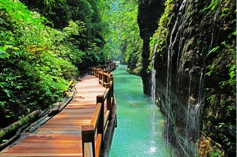 重慶萬(wàn)盛黑山谷石林和銅鼓灘景區