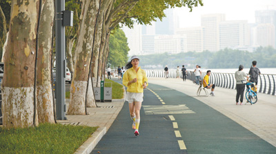 武漢：跟著(zhù)跑友看綠道 感受東湖生態(tài)美